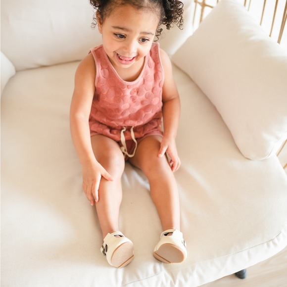 Riley T-Straps - Scalloped - Pale Yellow - Picture 12 of 15